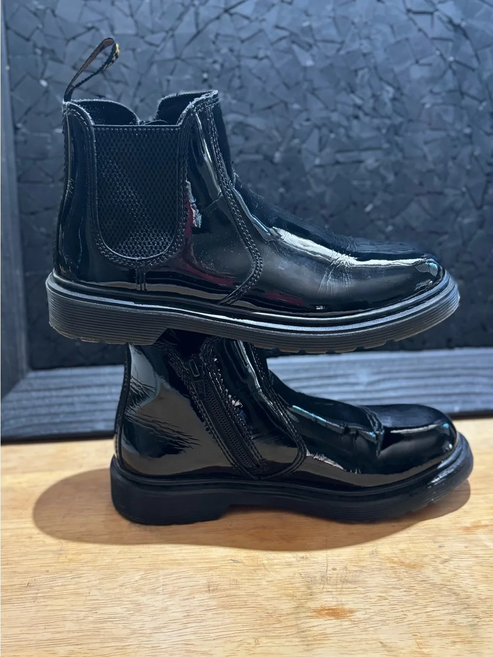 Dr. Martens Junior 2976 Patent Chelsea Boots glossy black patent leather size 4